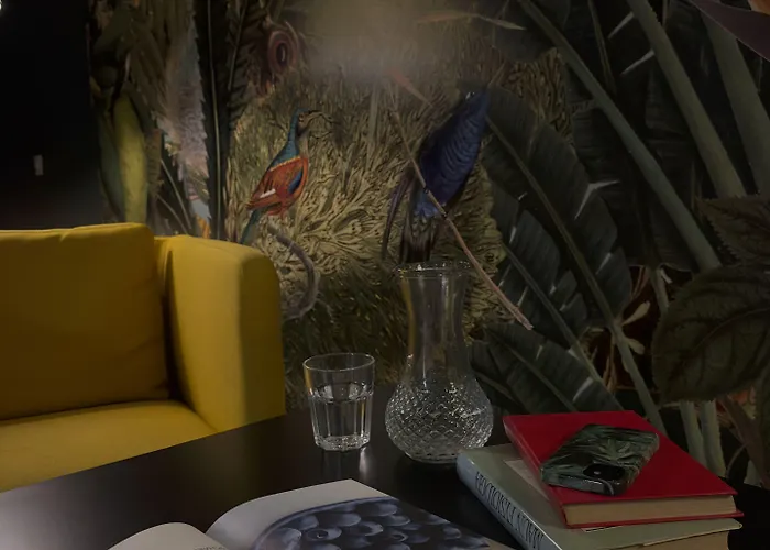 The Airport - 20rooms