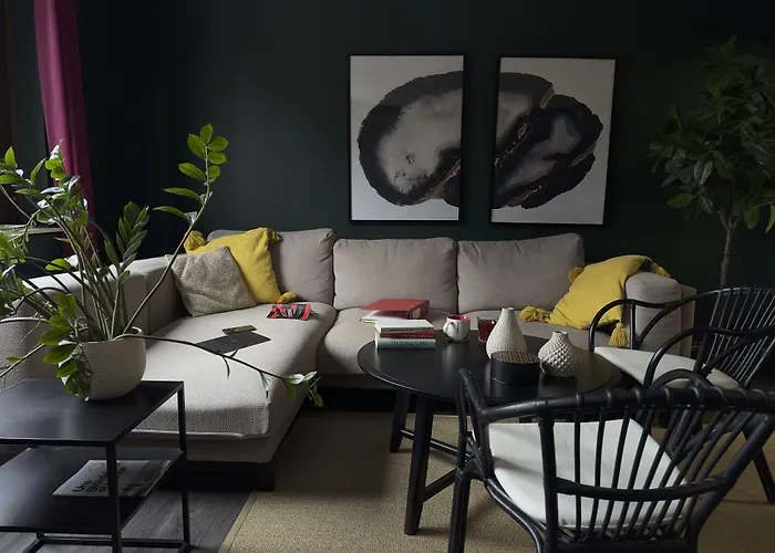 The Airport - 20rooms