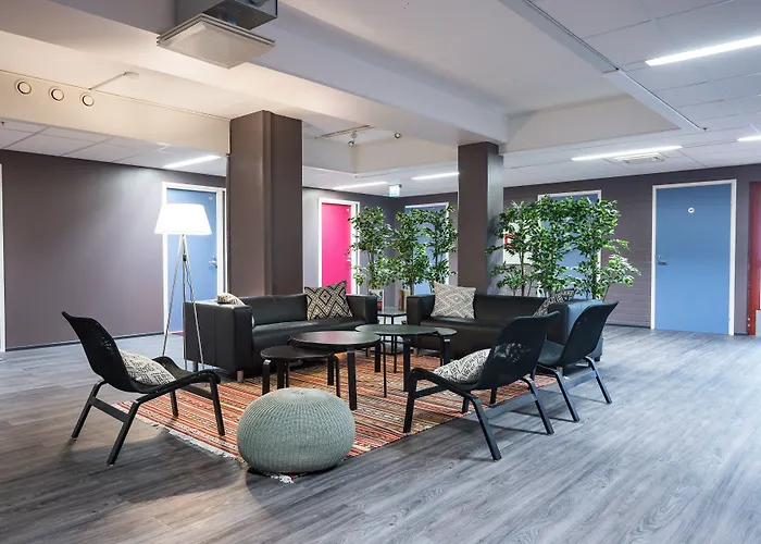 The Airport - 20rooms Отель Вантаа