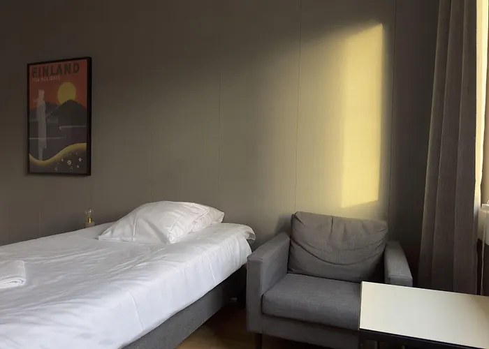 The Airport - 20rooms Отель Вантаа